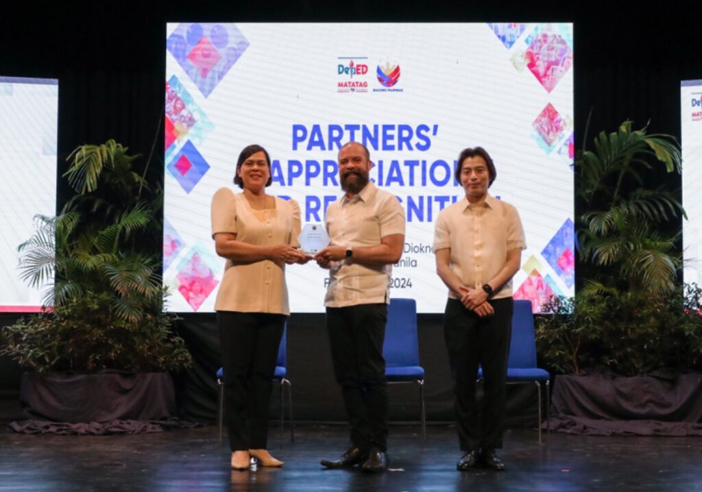 Photo shows Vivant Foundation executive director Shem Jose W. Garcia (second from left) and senior manager Benjamin Chiu (third from left) receiving the recognition from Vice President Sara Duterte and DepEd Undersecretary Michael Poa (right). (DepEd photo)